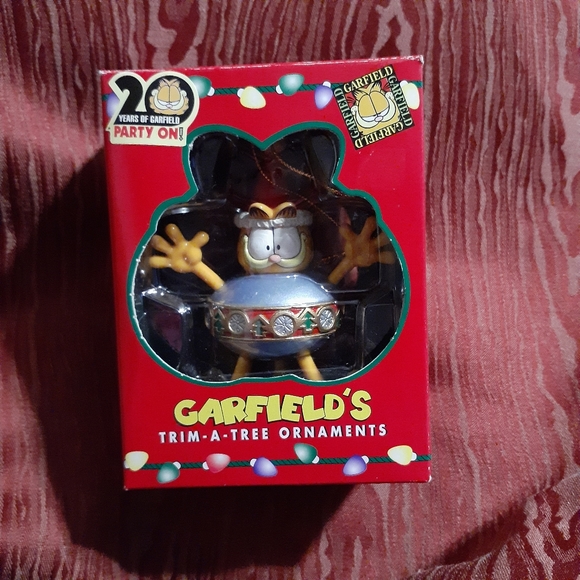 VINTAGE PAW TRIM A TREE GARFIELD CHRISTMAS ORNAMENT GARFIELD BODY ORNAMENT N BOX - Picture 1 of 8